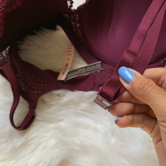 🎀Victoria’s Secret logo and lace bra🎀FREE COUPON - Picture 5 of 7